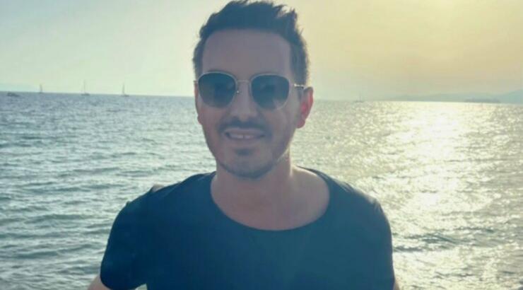 Μιχάλης Χατζηγιάννης: Μας συστήνει το γούρι του πριν τις συναυλίες και συγκινεί [βίντεο]