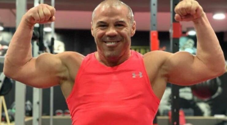 O Μιχάλης Ζαμπίδης για τον τοκετό της συντρόφου του: "Ήμουν μέσα, τον βίωσα σαν αγώνα" [βίντεο]