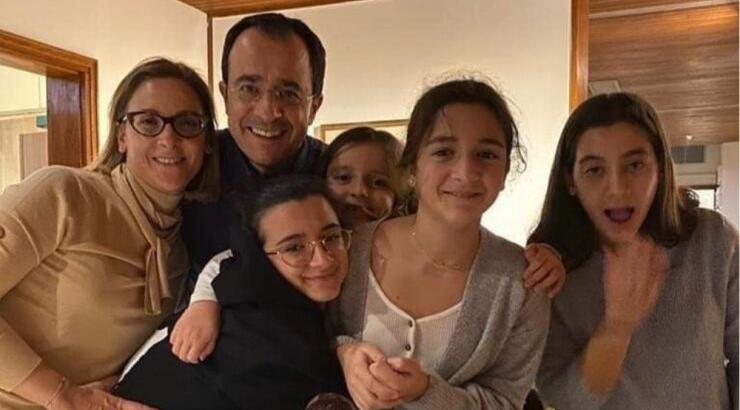 Η Φιλίππα Καρσερά εξομολογείται αν λείπει στην οικογένεια Χριστοδουλίδη ένας γιος 