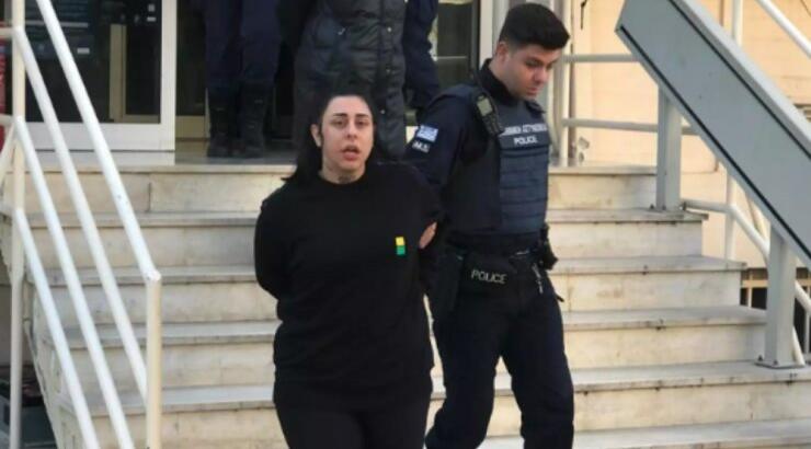 Συνελήφθη η Super Κική: Με χειροπέδες μετά την κράτησή της στη φυλακή [εικόνες]
