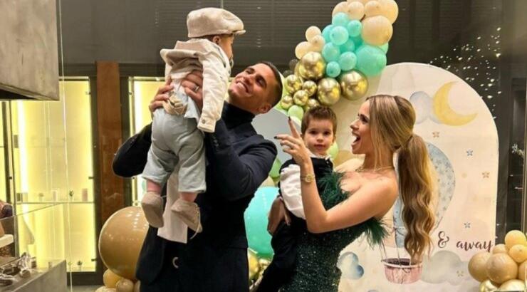 Σωτηρίου - Κορτζιά: Τα αγόρια τους παρακολουθούν μαζί κινούμενα σχέδια με τον πιο αξιαγάπητο τρόπο [εικόνα]