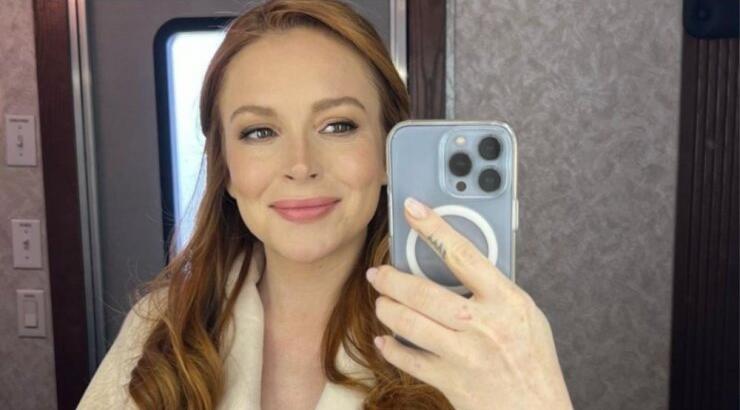 Lindsay Lohan: Μας έδειξε πρώτη φορά τη φουσκωμένη της κοιλίτσα [εικόνα]