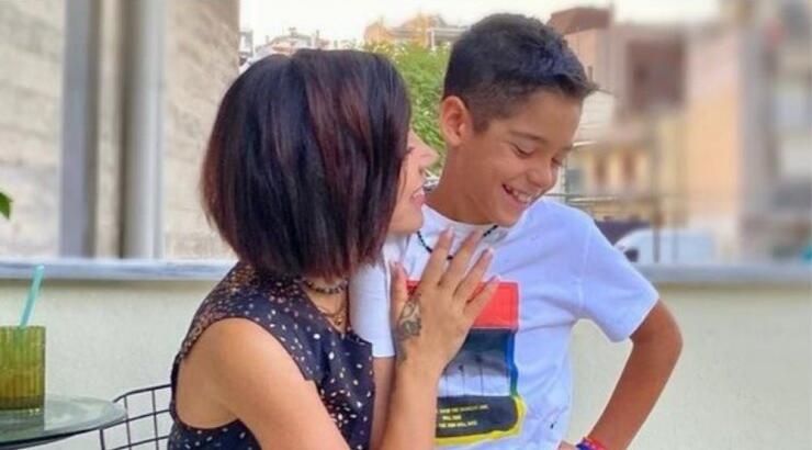 Μαριάντα Πιερίδη: Τραγουδάει μαζί με τον γιο της και είναι άκρως απολαυστικοί [βίντεο]