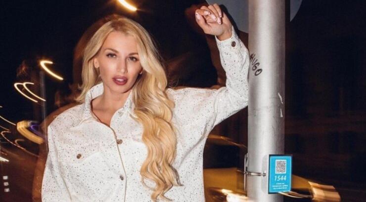 Κωνσταντίνα Σπυροπούλου: Η πρωινή βόλτα με τον σύζυγο, τον γιο τους και τη μητέρα της [εικόνες]