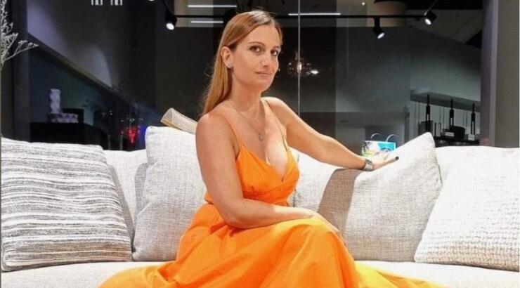 Γωγώ Αλεξανδρινού: "Η κατίνα της γειτονιάς κρεμασμένη από το παράθυρο" [εικόνα]