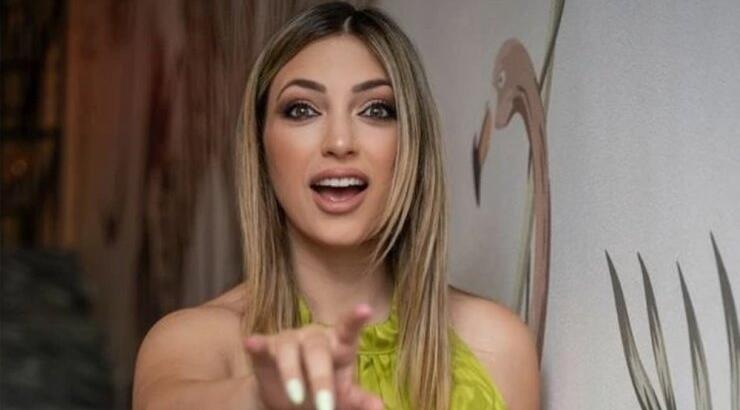 Κρίστυ Παπαδοπούλου: Η τρυφερή αγκαλιά με τον γιο της, Χάρη, σε καλοκαιρινή τους έξοδο [εικόνα]
