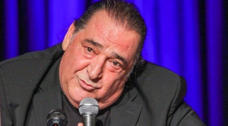 Βασίλης Καρράς: Παρενέβη τηλεφωνικά στον αέρα talent show - "Είμαι εδώ" [βίντεο]