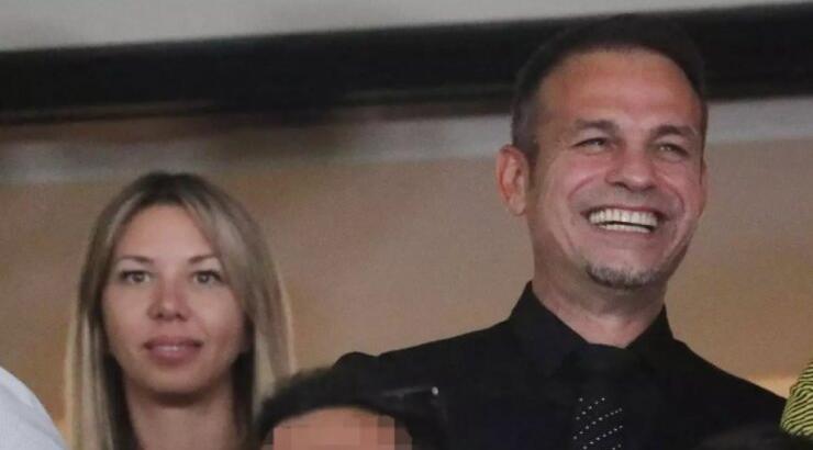 Ντέμης Νικολαΐδης: Η σύντροφός του τον θαυμάζει βλέποντάς τον στην τηλεόραση [εικόνα]