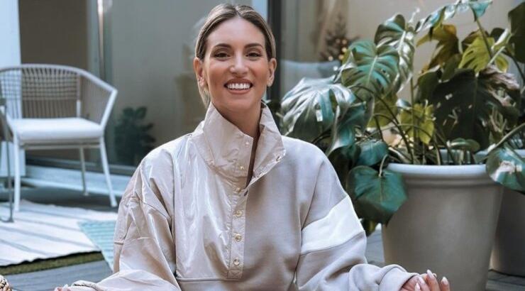 Αθηνά Οικονομάκου: Ο σύζυγος και τα παιδιά τους στολίζουν το χριστουγεννιάτικο τους δέντρο [εικόνα]