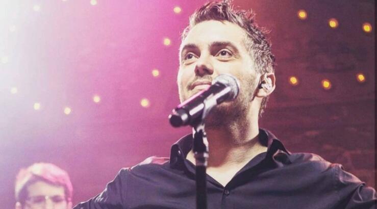 Μιχάλης Χατζηγιάννης: Παραχώρησε "συναυλία" μέσα στο μετρό συντάγματος [βίντεο]