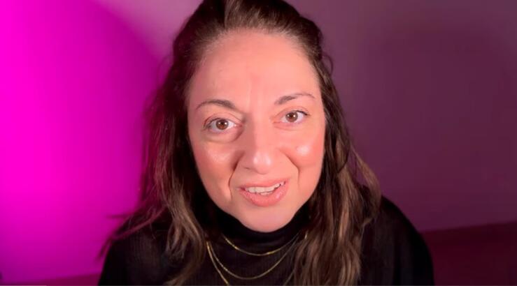 Σοφία Μουτίδου: "Χαίρομαι που γεννήθηκε ο Χριστός, αν και έχω κουραστεί κάθε φορά το ίδιο παραμύθι" [βίντεο]