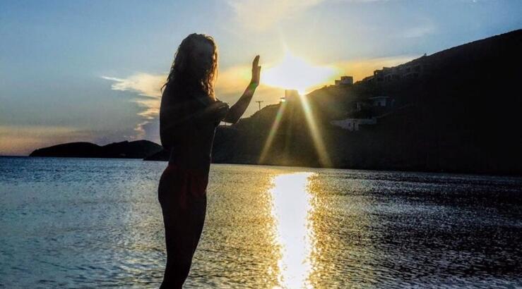 Ελληνίδα παρουσιάστρια: "Υπάρχουν μπάζα στην τηλεόραση που έχουν κάνει καριέρα χωρίς να αξίζουν μία"