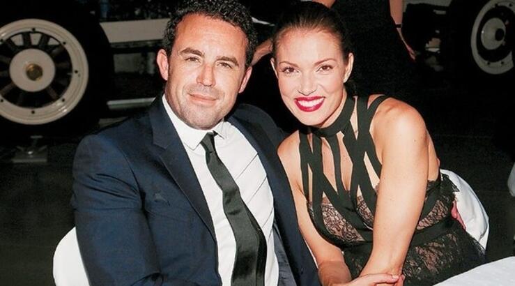 Βίκυ Καγιά: Ρωτήθηκε για τις φήμες διαζυγίου με τον σύζυγό της, Ηλία Κρασσά [βίντεο]