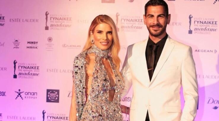 Σταύρος Κωνσταντίνου: Αμέσως μετά το live του στην Κύπρο, στις αθηναικές πίστες με τη σύζυγό του [εικόνες]