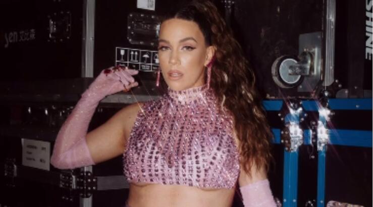 Κατερίνα Στικούδη: Aγκαλιά με τον 1,5 μηνών γιο της ποζάρει στο instagram [εικόνα]