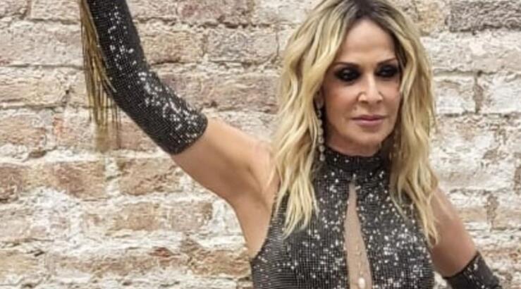 Άννα Βίσση: Ζήτησε οδηγίες για το κούρεμα της μέσω βίντεοκλήσης από τον κομμωτή της [εικόνες]