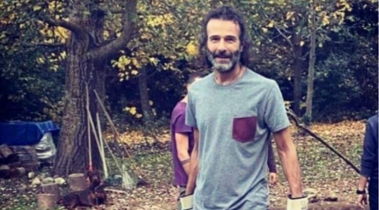 Θανάσης Ευθυμιάδης: Χορεύει ημίγυμνος και ξυπόλυτος στα χιόνια [βίντεο]