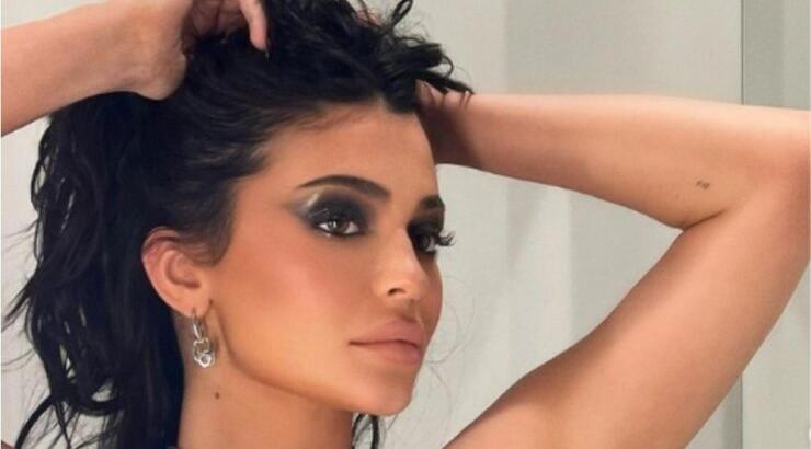 Kylie Jenner: Φωτογραφίζει τα δυο της παιδάκια και "ρίχνει" το instagram [εικόνα]