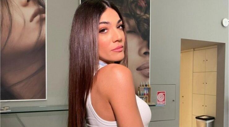 Ήβη Αδάμου: Άρχισε τις καλοκαιρινές βουτιές με την κόρη της [εικόνες]