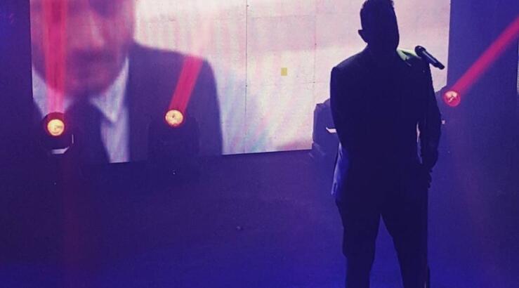 Έλληνας τραγουδιστής για γνωριμία με τη σύζυγό του: "Ήταν μια βραδιά, που βαριόμουν να βγω"