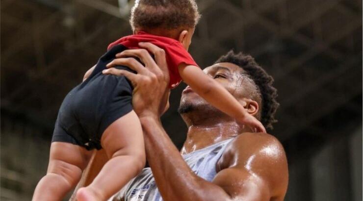 Γιάννης Αντετοκούνμπο: Η ανάρτηση για τα πρώτα γενέθλια του μικρού του γιου [εικόνα]