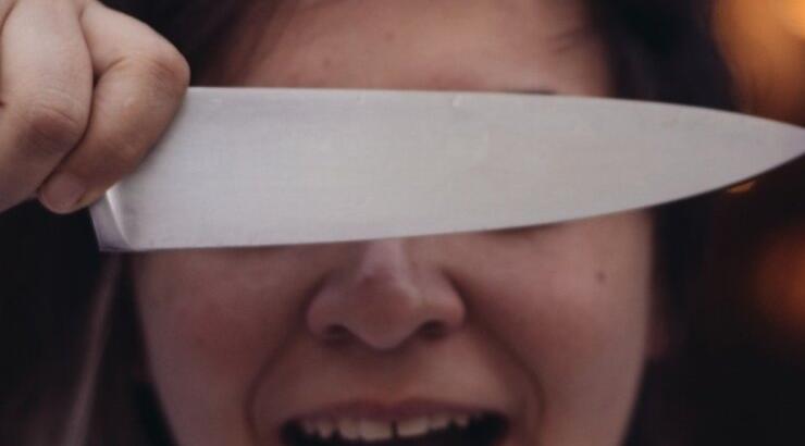 Γνωστή Ελληνίδα μιλά για την κακοποίηση από την πρώην σύντροφό της: "Έχασα την όρασή μου για δύο μήνες" [βίντεο]