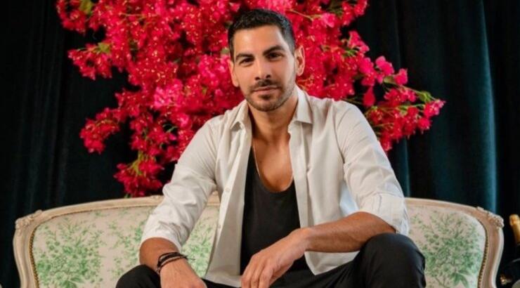 Σταύρος Κωνσταντίνου: Φωτογραφίζει τον γιο του στο σαλόνι του σπιτιού τους [εικόνα]