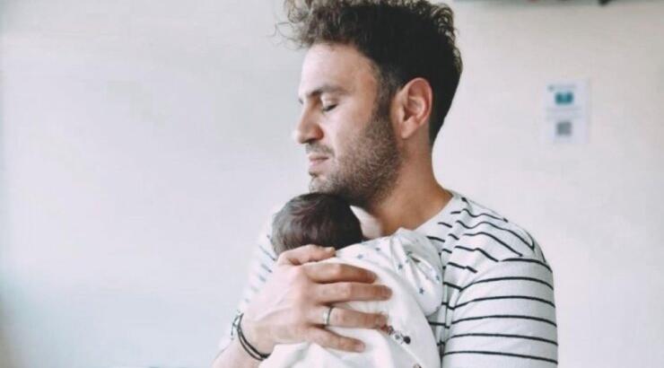 Ηovig: Η πρώτη εικόνα στο σπίτι με τον νεογέννητο γιο του 
