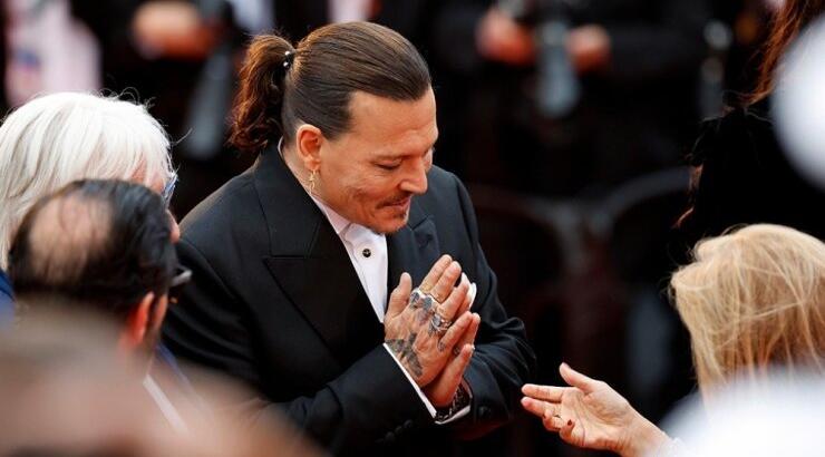 Johnny Depp: Δάκρυσε από συγκίνηση όταν το κοινό χειροκροτούσε για επτά λεπτά