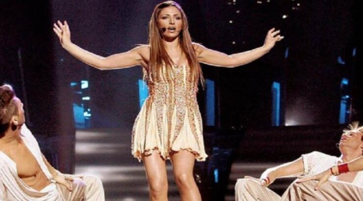 Έλενα Παπαρίζου για Eurovision: "Δεν μπαίνω σε αυτό το φόρεμα πλέον, μετά την πλαστική επέμβαση στο στήθος" [βίντεο]