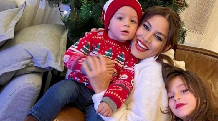 Κωνσταντίνα Ευριπίδου: Σε ποια σημεία του σώματός της επέλεξε να κάνει τατουάζ τα ονόματα των παιδιών της; [εικόνες]