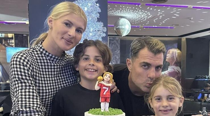 Χανταμπάκης: Ο απίθανος τρόπος που γιόρτασε τα γενέθλια της συζύγου του μαζί με τα παιδιά τους [βίντεο]