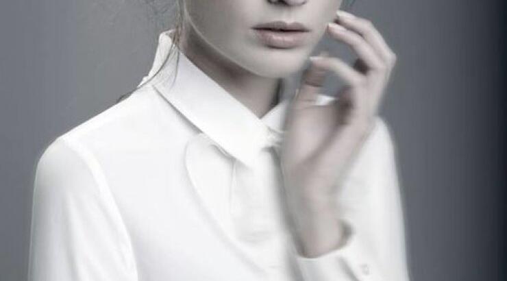 Ελίζαμπεθ Αρώνη: Η Ελληνίδα που φωτογραφήθηκε για τη Vogue είναι από την Κρήτη