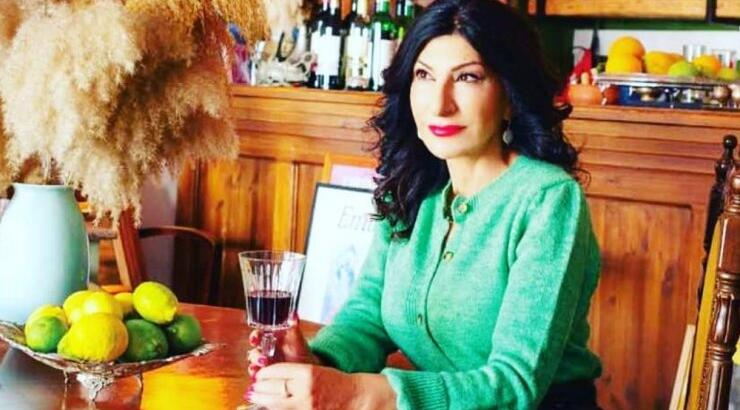 Βαλεντίνα Σοφοκλέους: Το ιδαίτερο χριστουγεννιάτικο δέντρο που σκέφτεται να στολίσει μετά τα εσώρουχα [βίντεο]