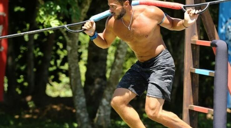 Η Κύπρια σύντροφος του Κωνσταντίνου Βασάλου ολόγυμνη και με string εσώρουχο!