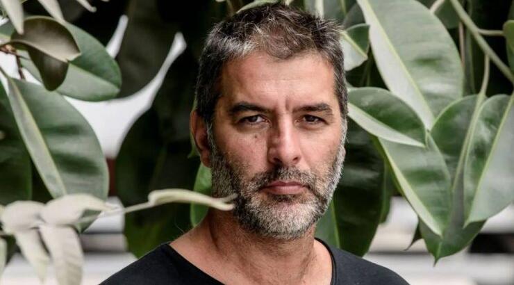 Αγνώριστος ο Βασίλης Μπισμπίκης – Η εικόνα του που κάνει τον γύρο των media 