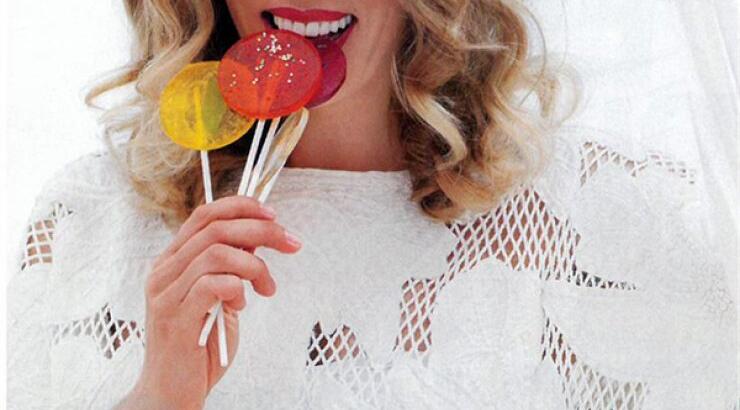 Βίκυ Καγιά: Δημόσια εμφάνιση με τη φουσκωμένη της κοιλίτσα