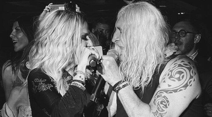 Ο άγνωστος καβγάς με τον Νίκο Καρβέλα – Έκαναν να μιλήσουν δύο χρόνια [βίντεο]