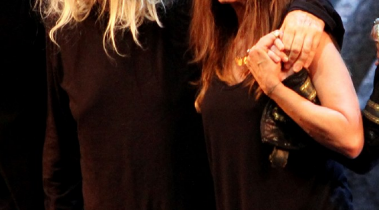 Δείτε τον μικρό γιο του Νίκου Καρβέλα να παίζει drums με την Άννα Βίσση να τραγουδά!