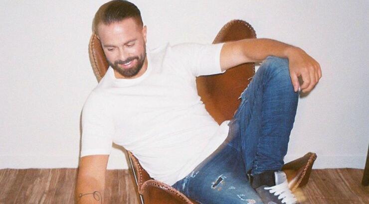 Ηλίας Βρεττός: Αυτή είναι η γοητευτική νέα του σύντροφος [εικόνες]