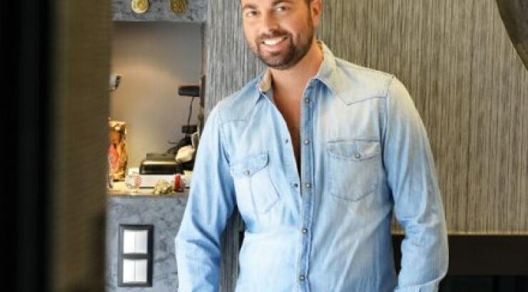 Η πρώτη δημόσια εμφάνιση του Ηλία Βρεττού μετά το ατύχημα και τα δάκρυα όταν άκουσε τους γονείς του να περιγράφουν πως έζησαν το τροχαίο [βίντεο]