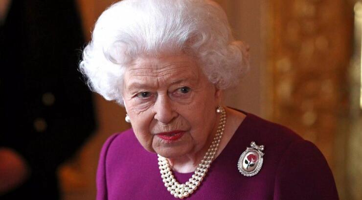 H πρώτη γνωριμία της Βασίλισσας Ελισάβετ με τη νεογέννητη Lilibet έγινε με βιντεοκλήση