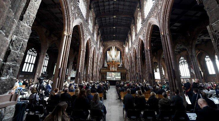 Συντετριμμένη η βασιλική οικογένεια στην κηδεία της Βασίλισσας Ελισάβετ [εικόνες]