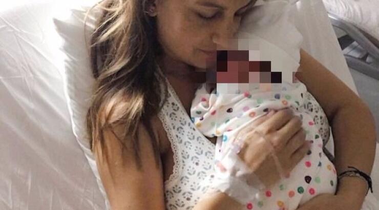 Γωγώ Αλεξανδρινού: Αγκαλιά με τη νεογέννητη Χριστίνα στο μαιευτήριο