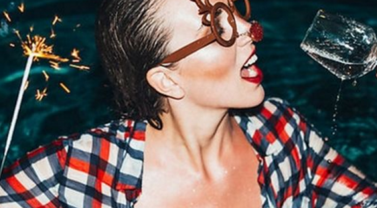 6 “προβλήματα” που θα αντιμετωπίσεις αν είσαι single στις γιορτές!