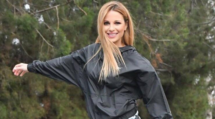 Η Χριστιάνα Αριστοτέλους υιοθέτησε bright blonde hair look! [βίντεο]