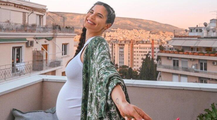 Χριστίνα Μπόμπα: Φτιάχνει τις βαλίτσες του μαιευτηρίου για τα κορίτσια της [βίντεο]