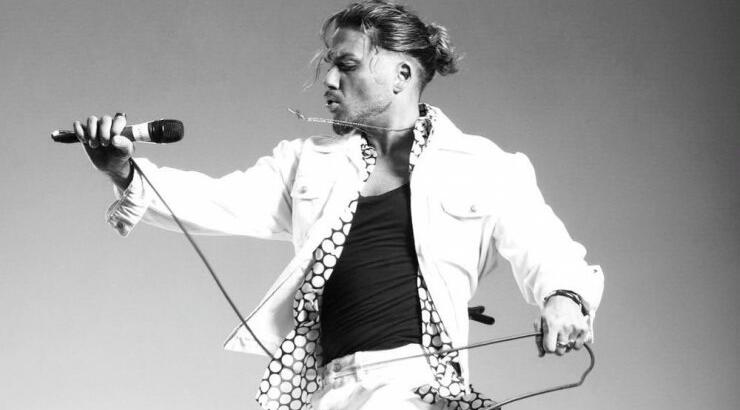 Χρήστος Μάστορας: Ο καλλιτέχνης που ανέβασε στη σκηνή στην Κύπρο χθες βράδυ και "έριξε" το μαγαζί!