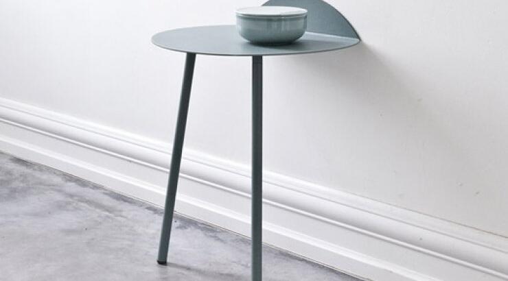  Τραπέζι που ακουμπά