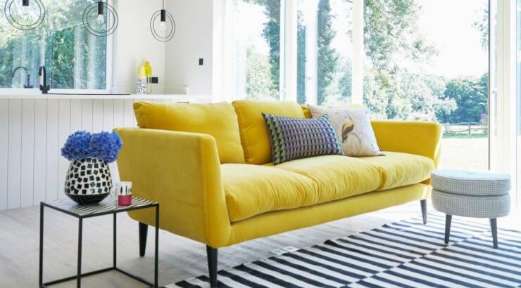 White and plain decor